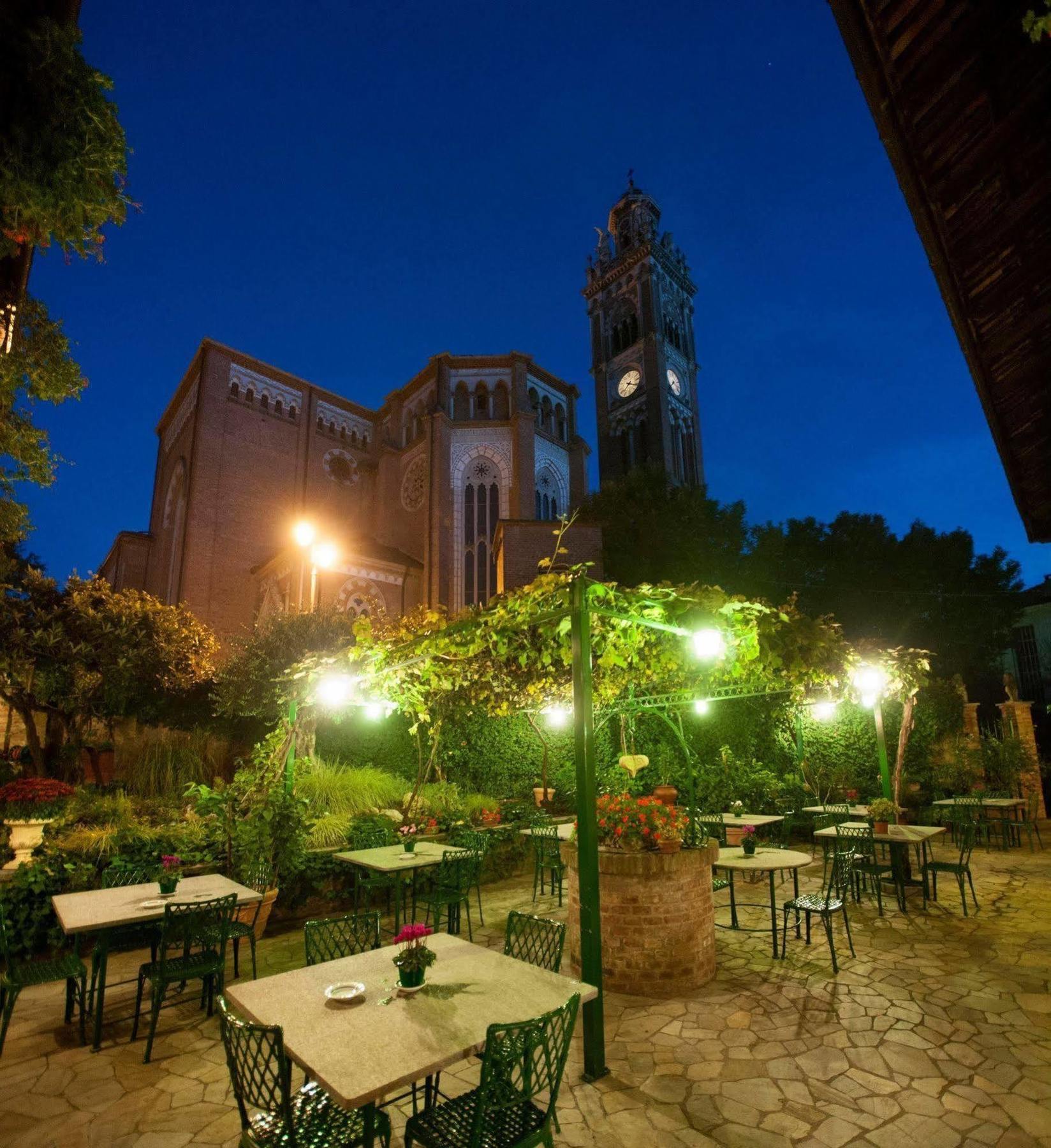 Felicin - Ristorante Albergo "Dimora Storica" 蒙福特达尔巴 外观 照片